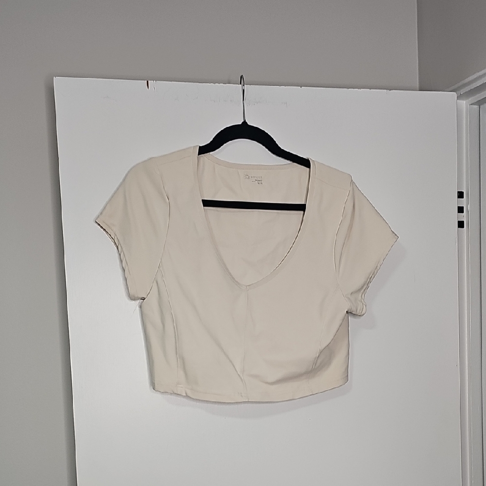 aerie Cream Short Sleeve V-Neck Crop Top
